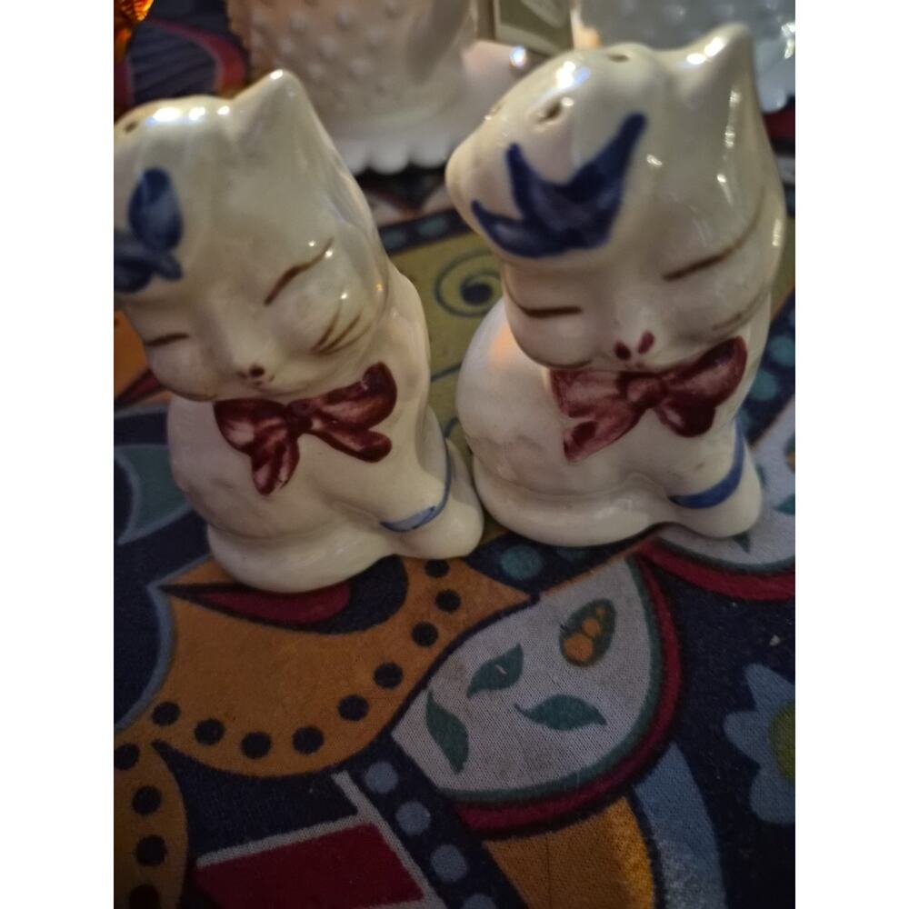Vintage Shawnee Pottery Puss N Boots Salt And Pepper Shakers White Glaźe B with